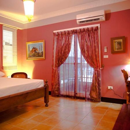 Alongs Garden Bed & Breakfast Hengchun Exterior photo